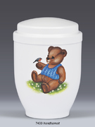 7433, Landwehr Sargfabrik GmbH, KLEINURNE, KINDERURNE, MOTIV, HANDMALEREI, TEDDY, BÄR, FOLIENBESCHRIFTUNG, WEIß.